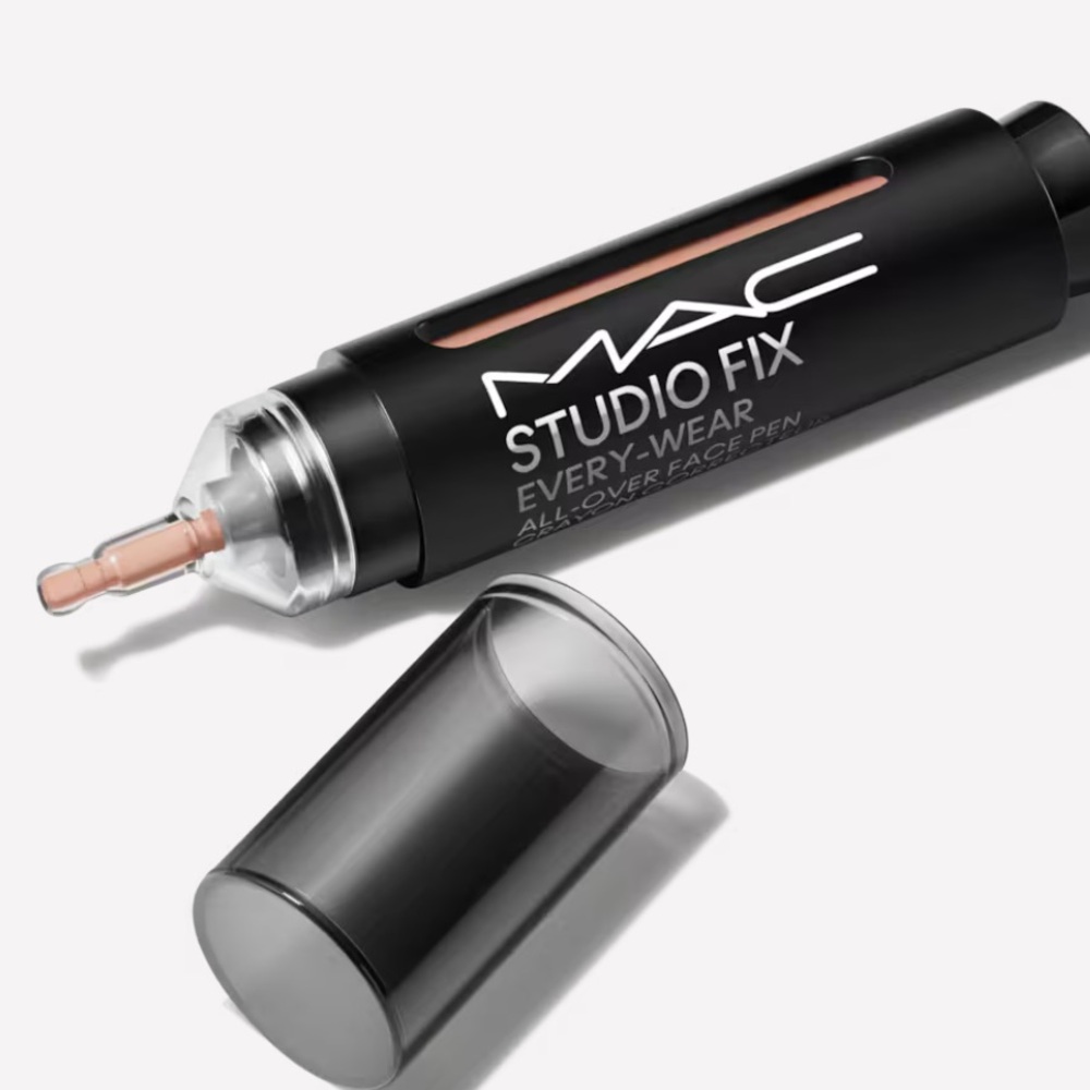 Mac Cosmetics- NW20 - Brand New